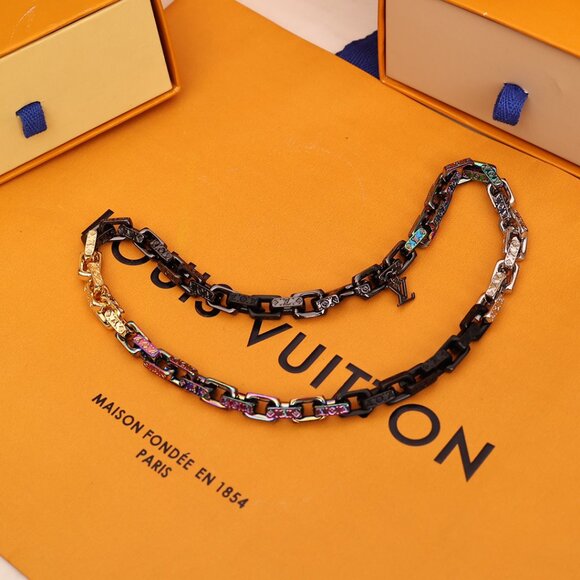 Louis vuitton necklace - Picture 1 of 6
